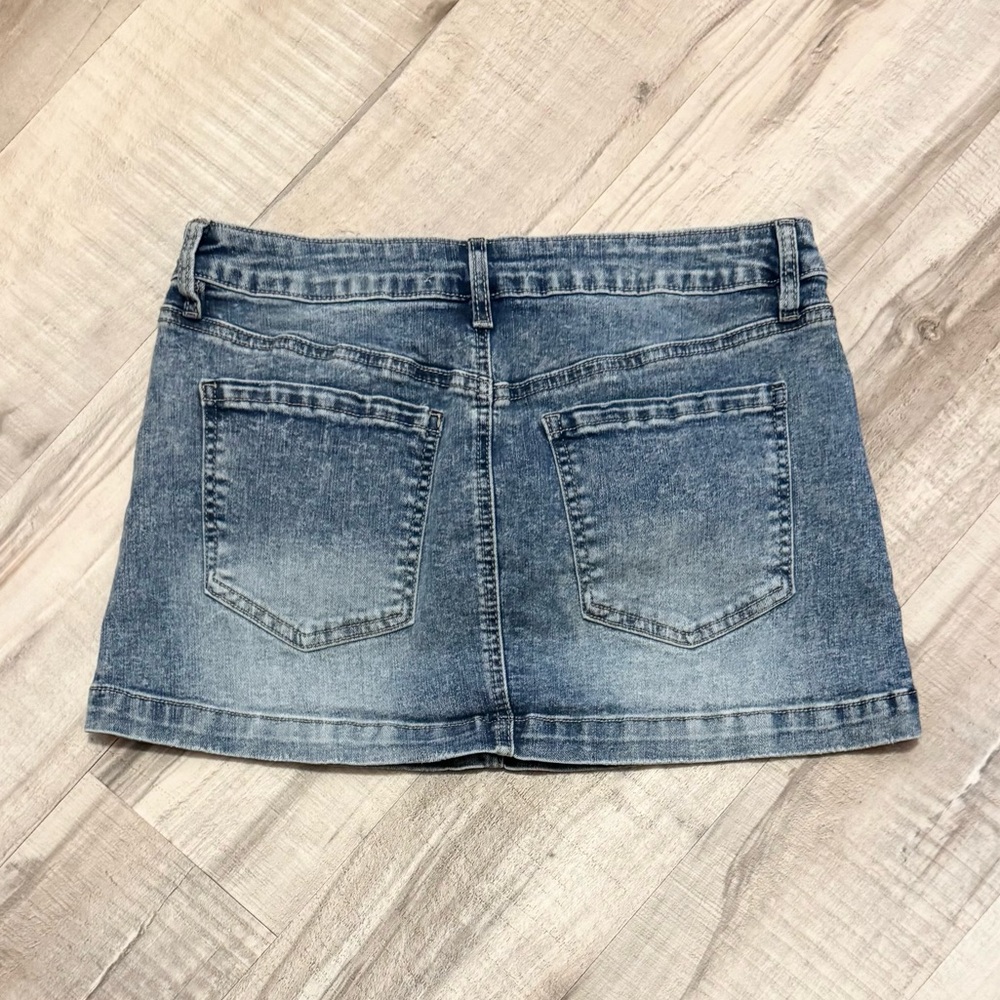 Women’s Denim Mini Skirt - Picture 3 of 4